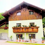 Niggl Mit Pool Im Garten Apartment Untergriesbach