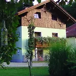 Apartment Niggl Mit Pool Im Garten *