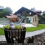Niggl Mit Pool Im Garten Apartment