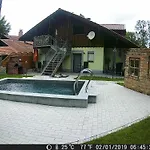 Niggl Mit Pool Im Garten Apartment *