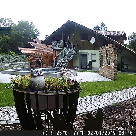 Niggl Mit Pool Im Garten شقة