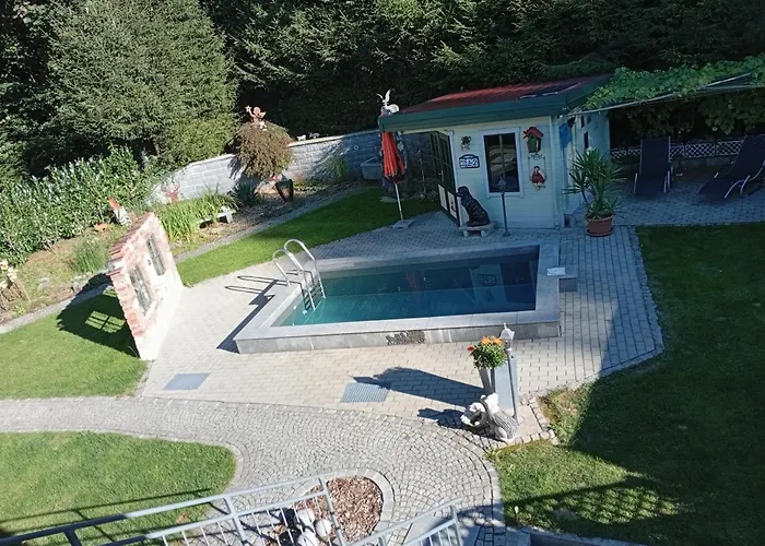 Niggl Mit Pool Im Garten *