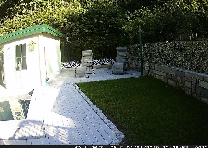 Niggl Mit Pool Im Garten